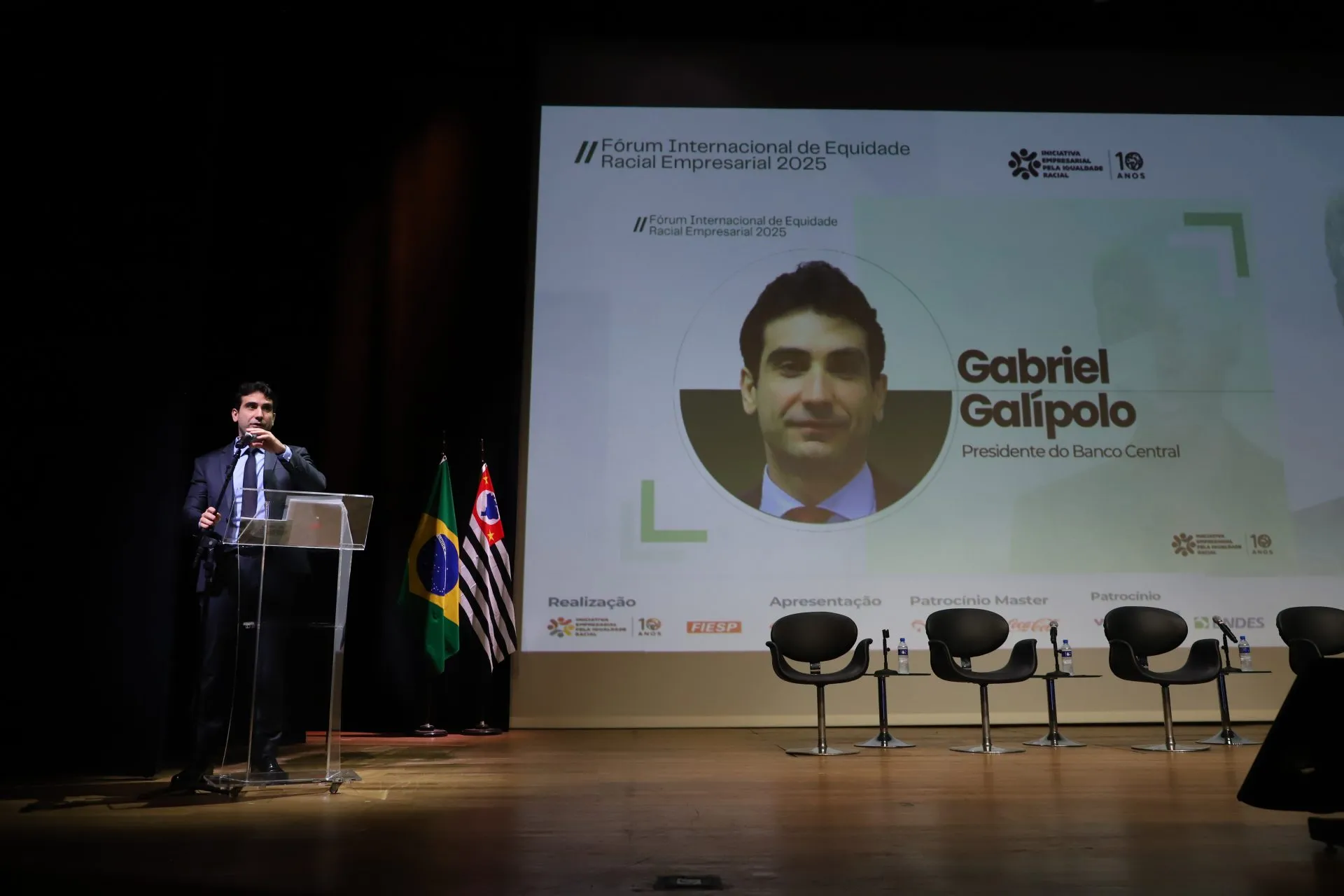 Gabriel Galípolo e outras lideranças abrem o Fórum Internacional 2025